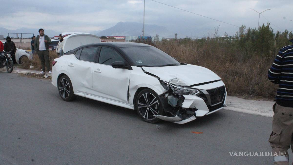 Saltillo: Abogada choca en Colosio y no acepta la culpa