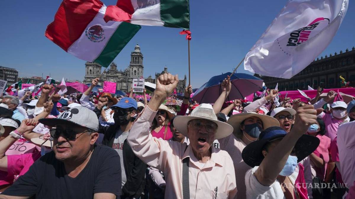 Así toman las calles y plazas miles de mexicanos para defender al INE (Fotos)