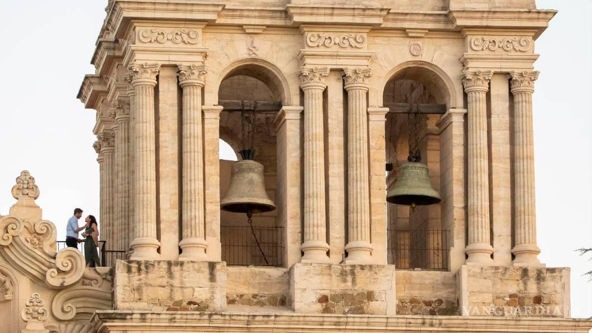 ‘¡Listos para pasar el resto de nuestras vidas juntos!’: propuesta de matrimonio en campanario de la Catedral de Saltillo