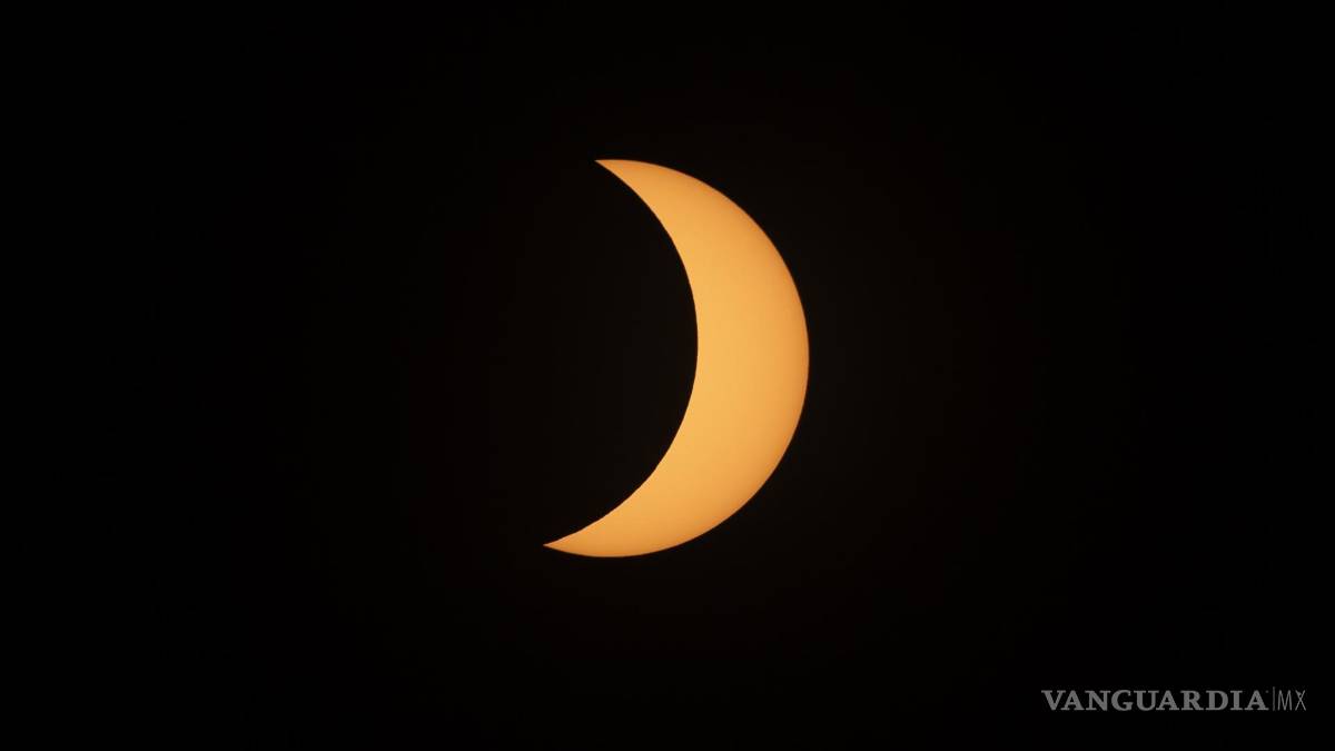 Así cautiva, maravilla y asombra el eclipse solar desde Mazatlán hasta la isla de Terranova (fotos)