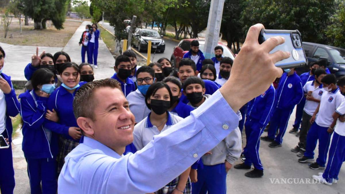 Estudiantes del Ejido La Cascada, en San Buenaventura, tienen internet gratis