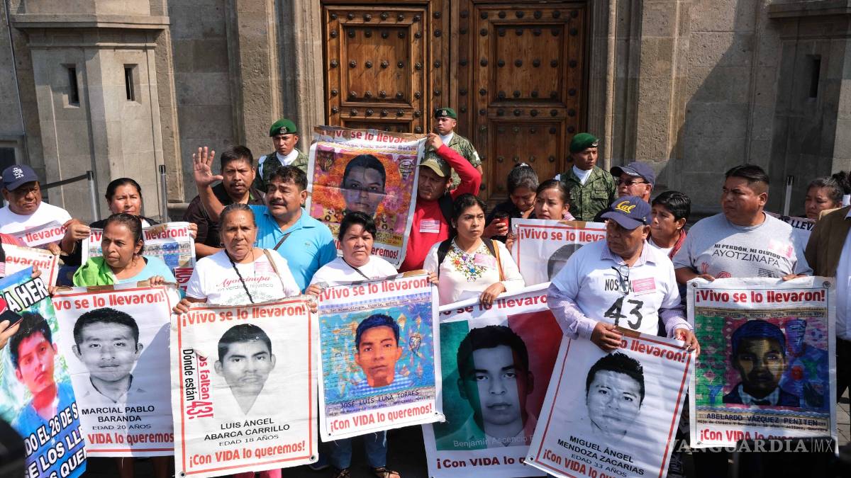 Padres de los 43 dan 2 meses a AMLO para consignar policías y ex funcionarios de PGR