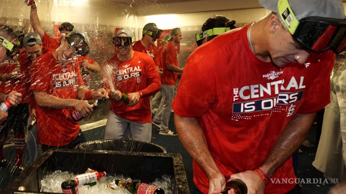 Pujols dedica palabras a sus compañeros tras apoderarse del banderín de la Central