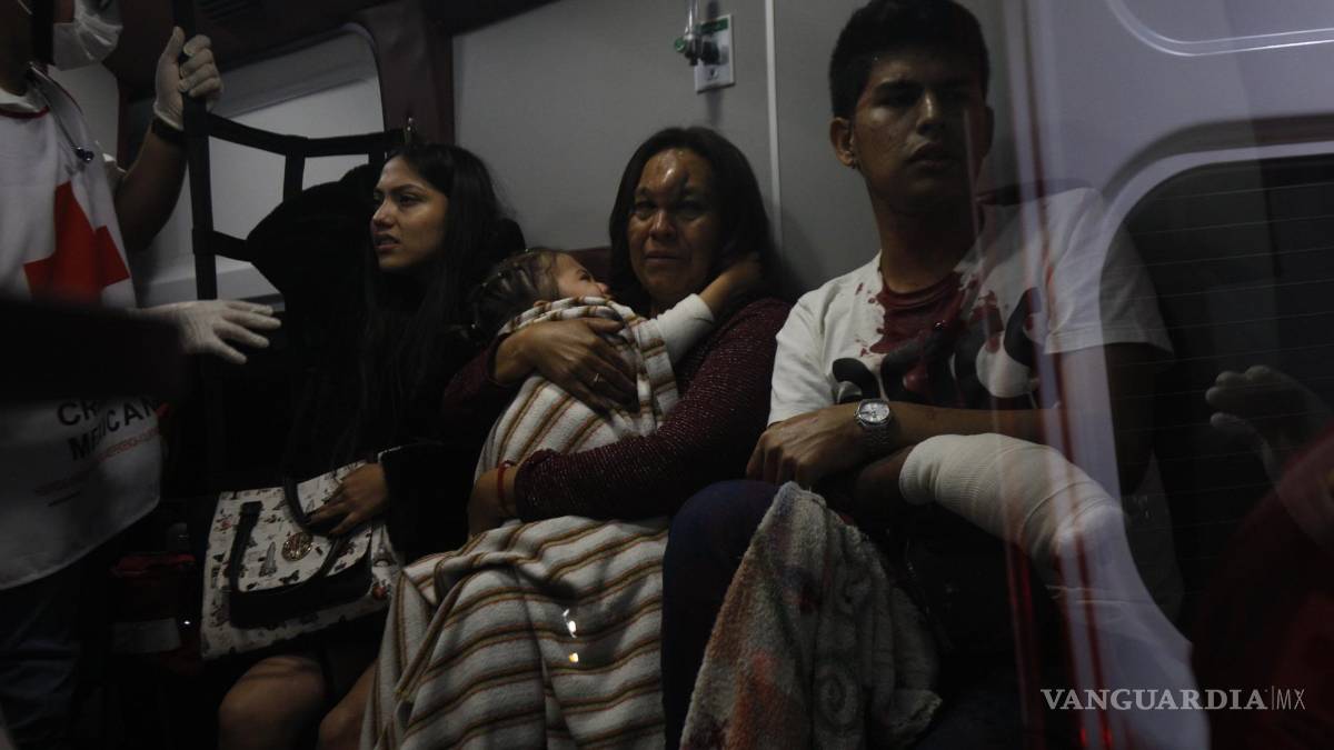 Accidente tras una falla mecánica y volcadura deja cuatro personas lesionadas en Saltillo