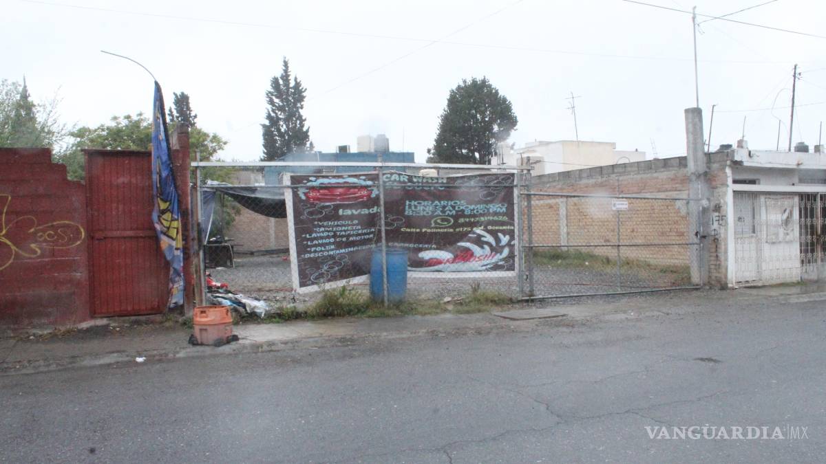 Le roban su camioneta en un autolavado de Saltillo