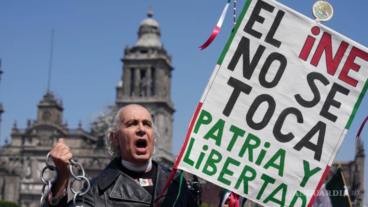 Así toman las calles y plazas miles de mexicanos para defender al INE (Fotos)