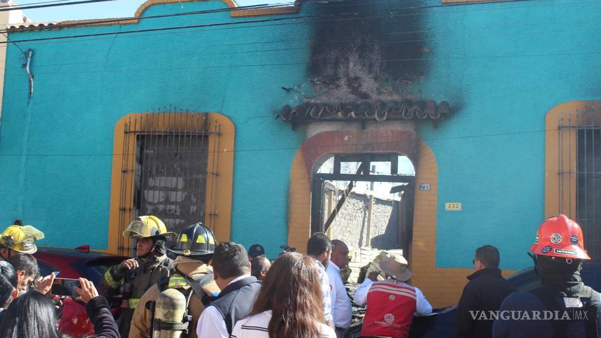 Incendio arrasa con el bar ‘Patio Azul’, en el centro de Saltillo