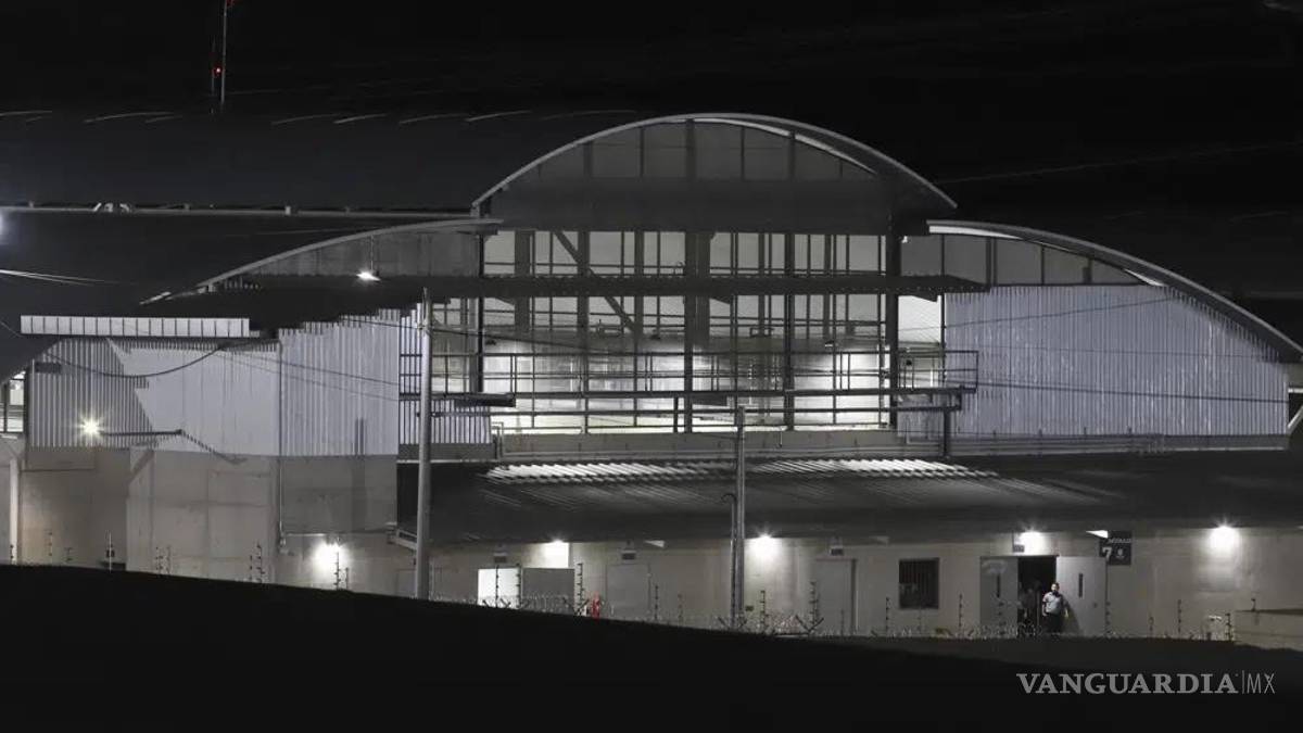 Así fue el traslado de 2 mil pandilleros al Centro de Confinamiento del Terrorismo en el Salvador