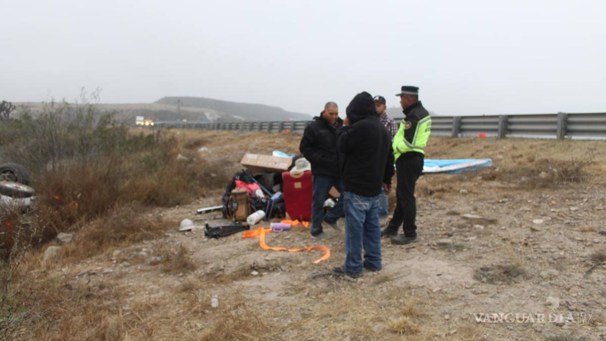 Volcadura sarandea a paisanos en el libramiento norponiente de Saltillo
