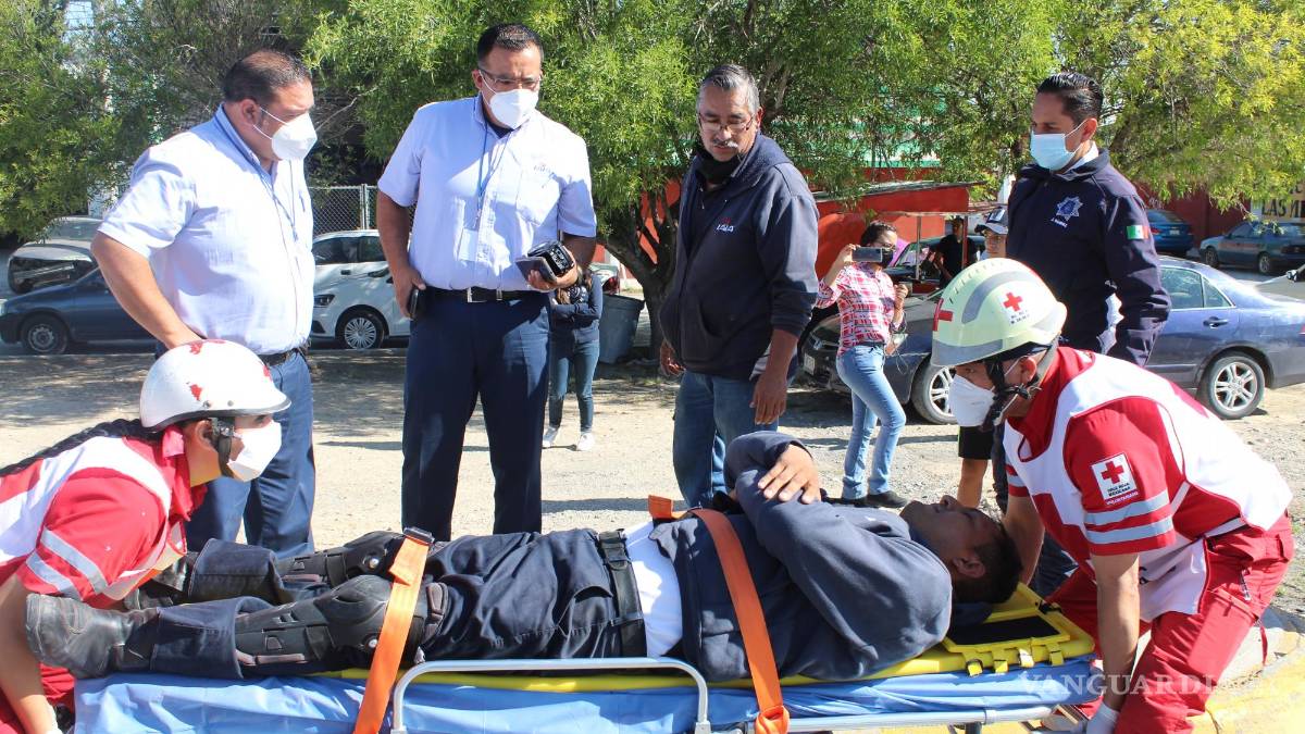 Motociclista es embestido por un auto en la colonia Bonanza de Saltillo