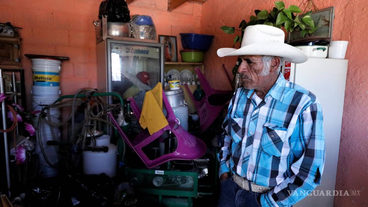 Situación afecta a cerca de un centenar de estudiantes; sin chofer de transporte escolar, ni camino en ejido