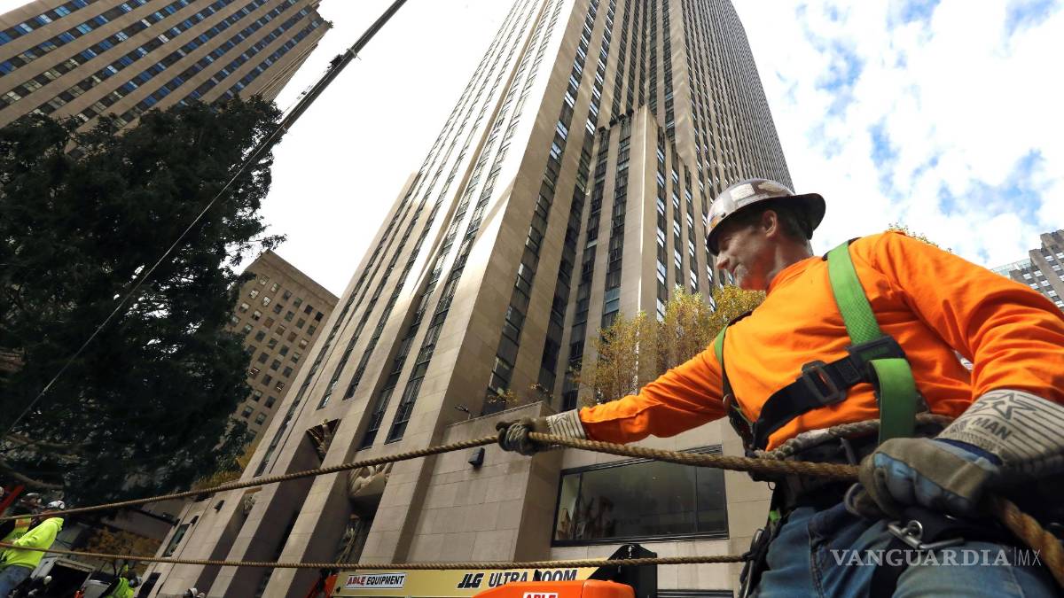 ¡Ya es Navidad! Llega a Nueva York árbol de Rockefeller Center