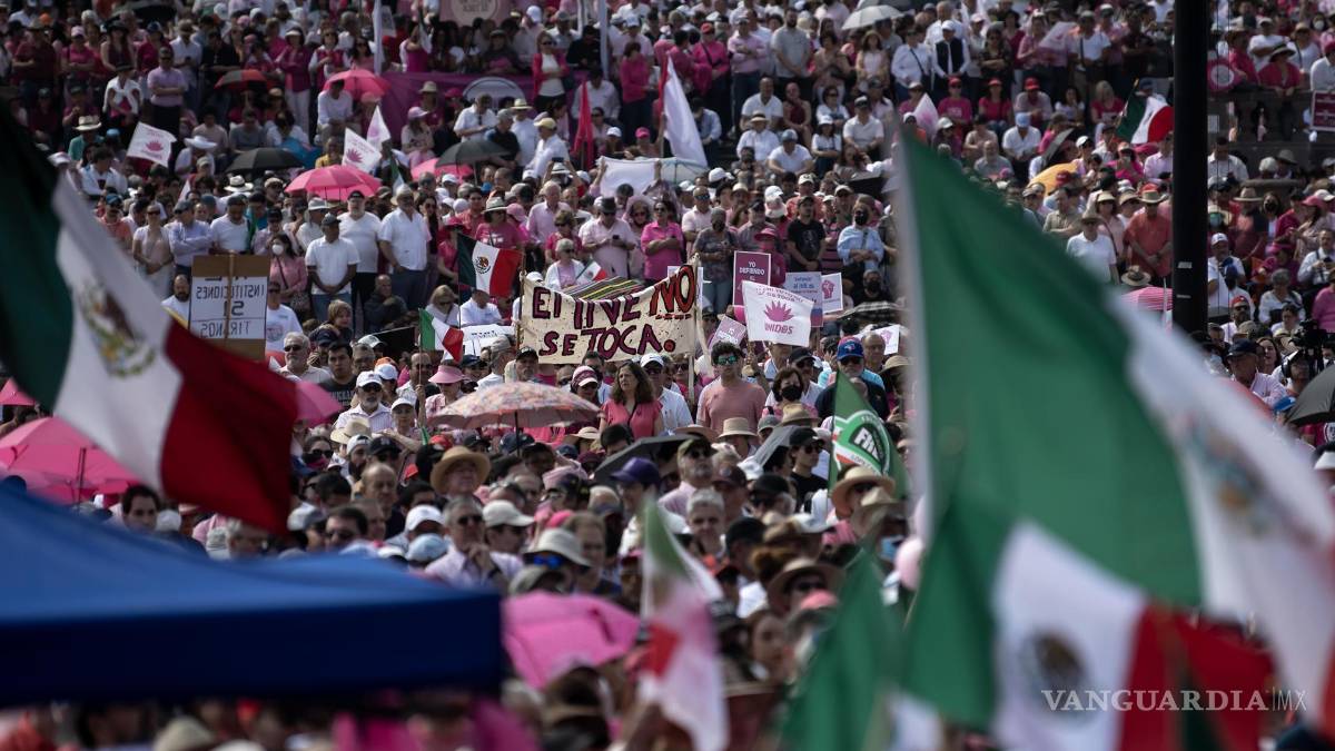 Así toman las calles y plazas miles de mexicanos para defender al INE (Fotos)