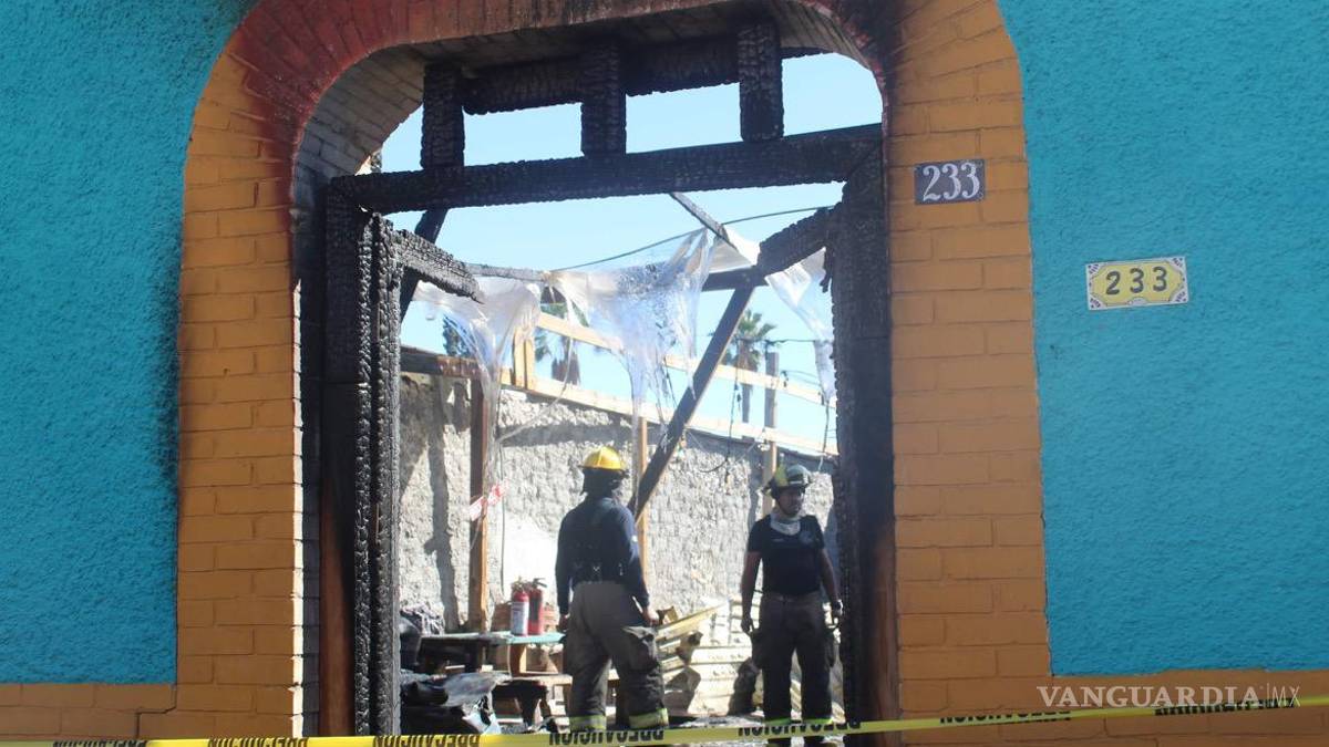 Incendio arrasa con el bar ‘Patio Azul’, en el centro de Saltillo