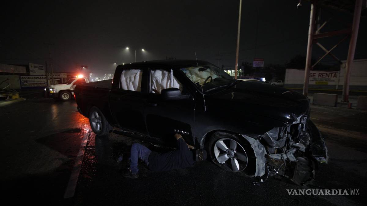 Lluvia en Saltillo deja tres accidentes: dos choques y una aparatosa volcadura