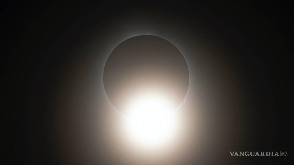 Así cautiva, maravilla y asombra el eclipse solar desde Mazatlán hasta la isla de Terranova (fotos)