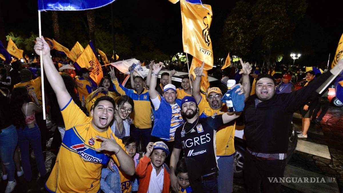 Saltillo saca las garras: aficionados de Tigres celebran en la Alameda
