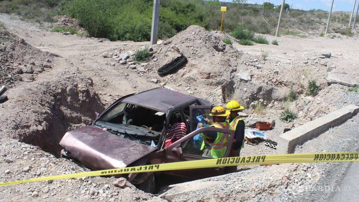 Muere prensado tras caer a barranco en la Saltillo-Zacatecas; cuatro personas lesionadas