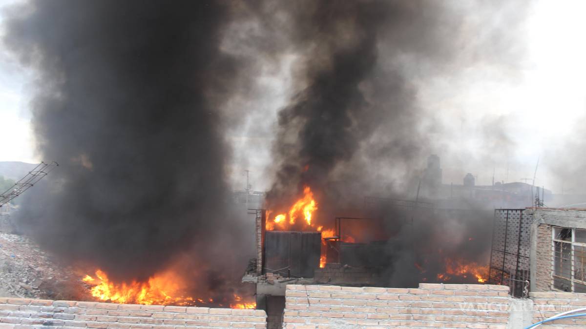 Sujetos provocaron incendio que afectó a varios negocios, en Saltillo