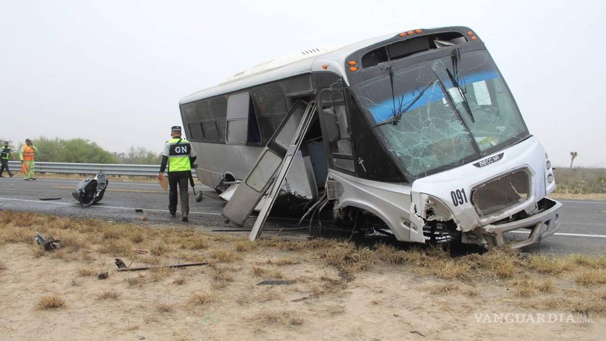 Accidente de camión en carretera Monclova deja 8 heridos; pierde neumático rumbo a Ramos Arizpe