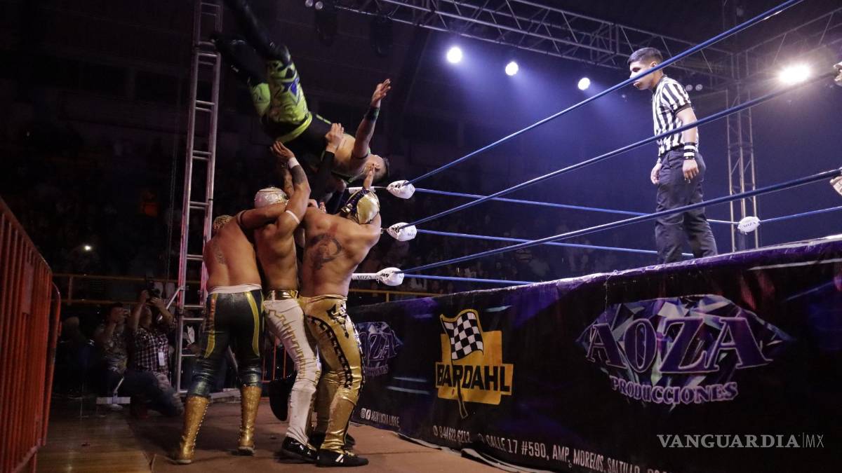 Vibrante noche de lucha libre vivió Saltillo este sábado