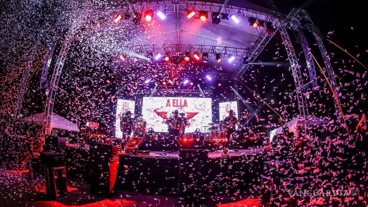 Festejos bajo el agua: Halcones celebran el UTC Fest 2026