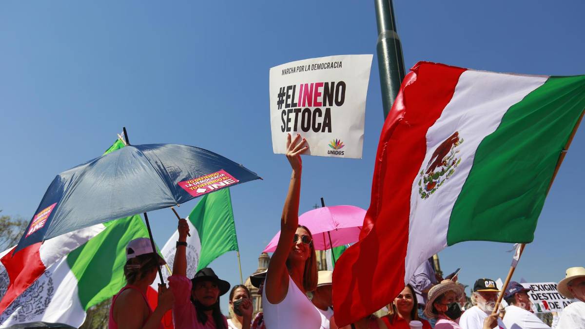 Así toman las calles y plazas miles de mexicanos para defender al INE (Fotos)