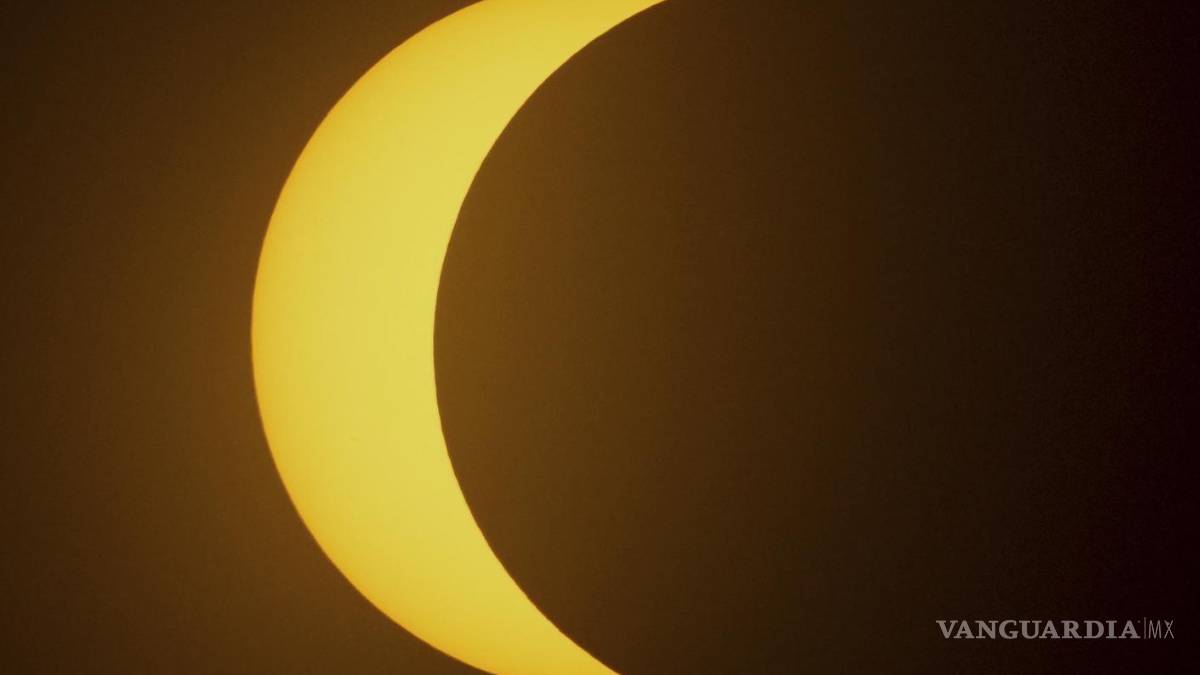Así cautiva, maravilla y asombra el eclipse solar desde Mazatlán hasta la isla de Terranova (fotos)