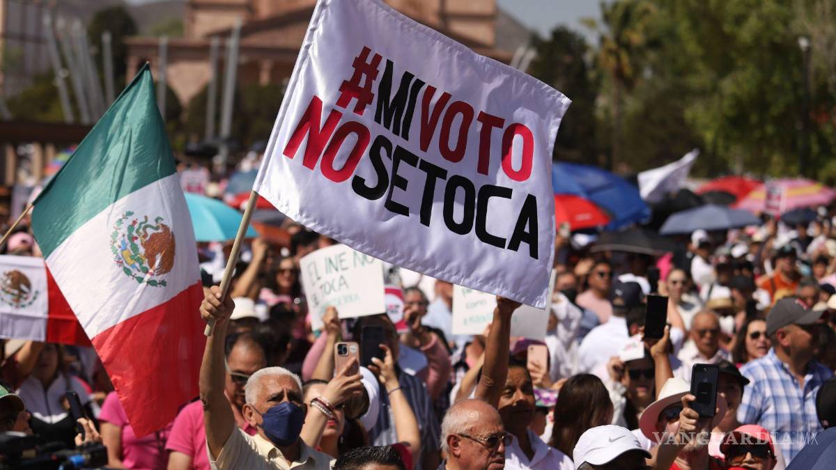 Así toman las calles y plazas miles de mexicanos para defender al INE (Fotos)