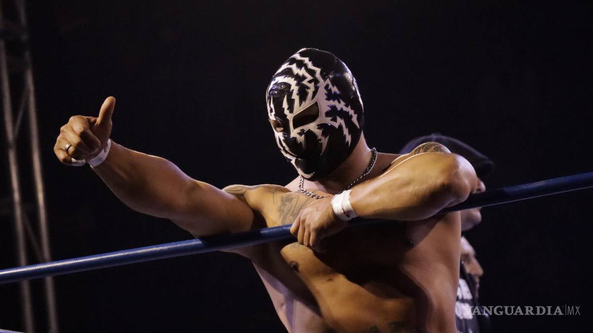 Vibrante noche de lucha libre vivió Saltillo este sábado