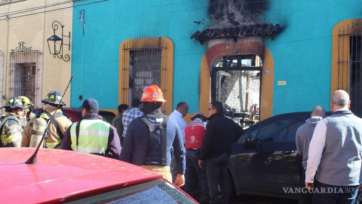 Incendio arrasa con el bar ‘Patio Azul’, en el centro de Saltillo
