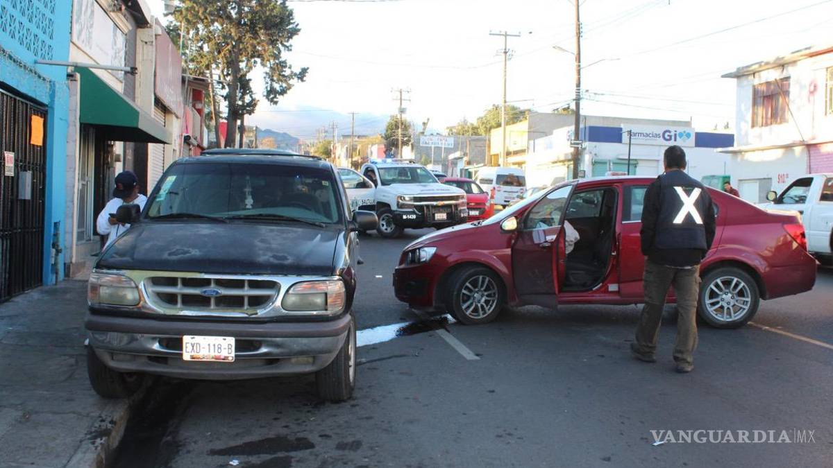 Hombre dormita al volante y provoca choque múltiple en la colonia Centenario de Saltillo