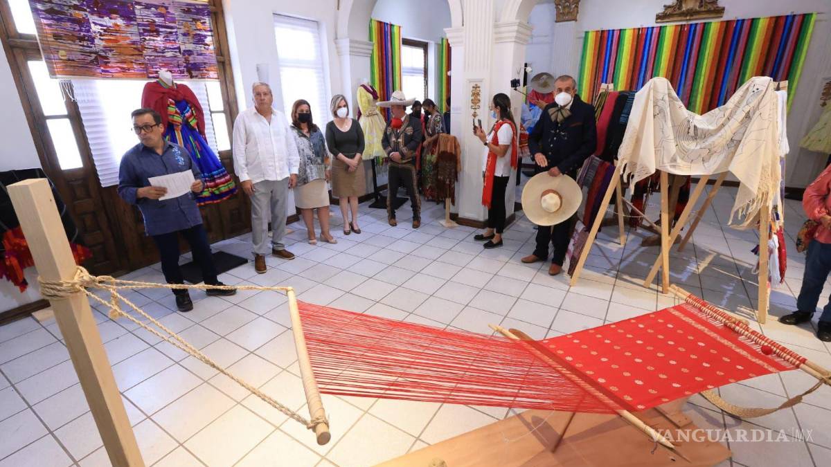 Inauguran en Saltillo la exposición “Sarape y rebozo: orgullo que envuelve la fiesta charra”