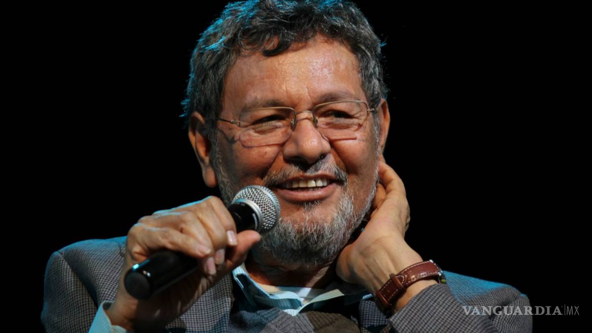 Para Élmer Mendoza "Lo único admirable de Donald Trump es su peinado”