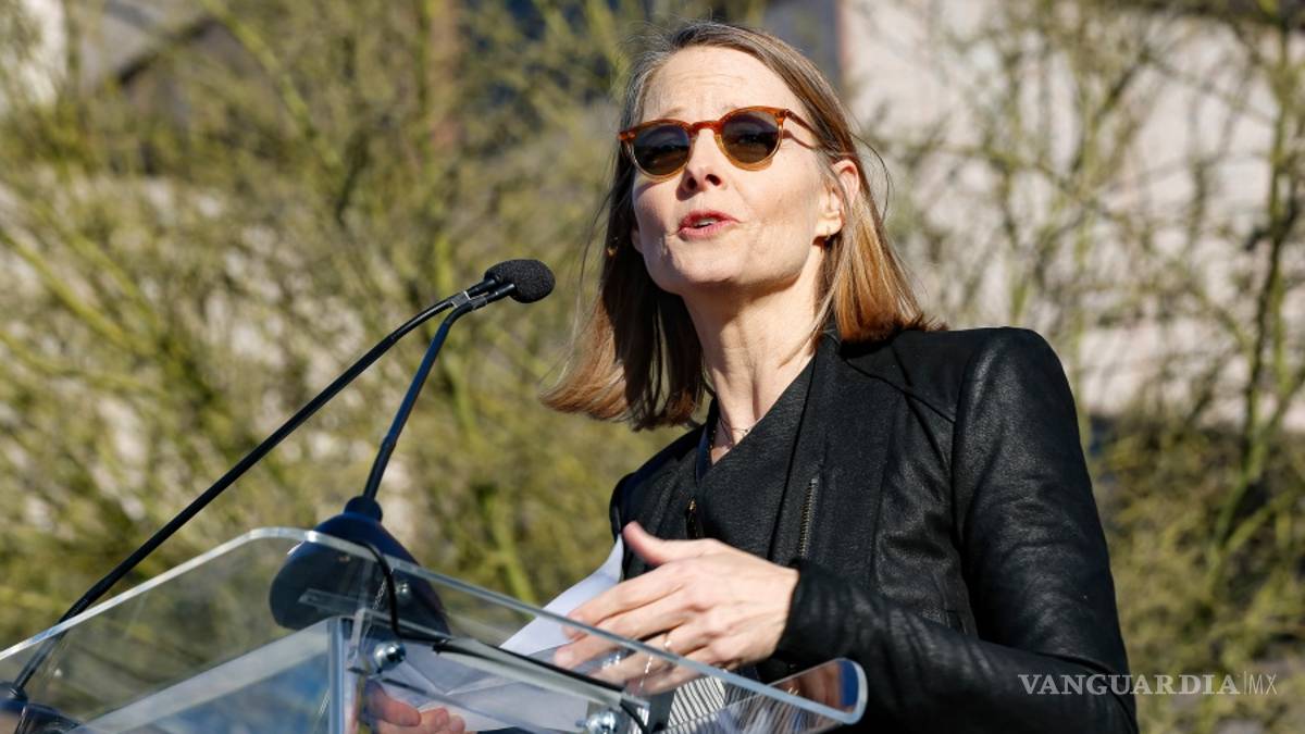 Jodie Foster y Michael J.Fox encabezan acto contra políticas de Trump