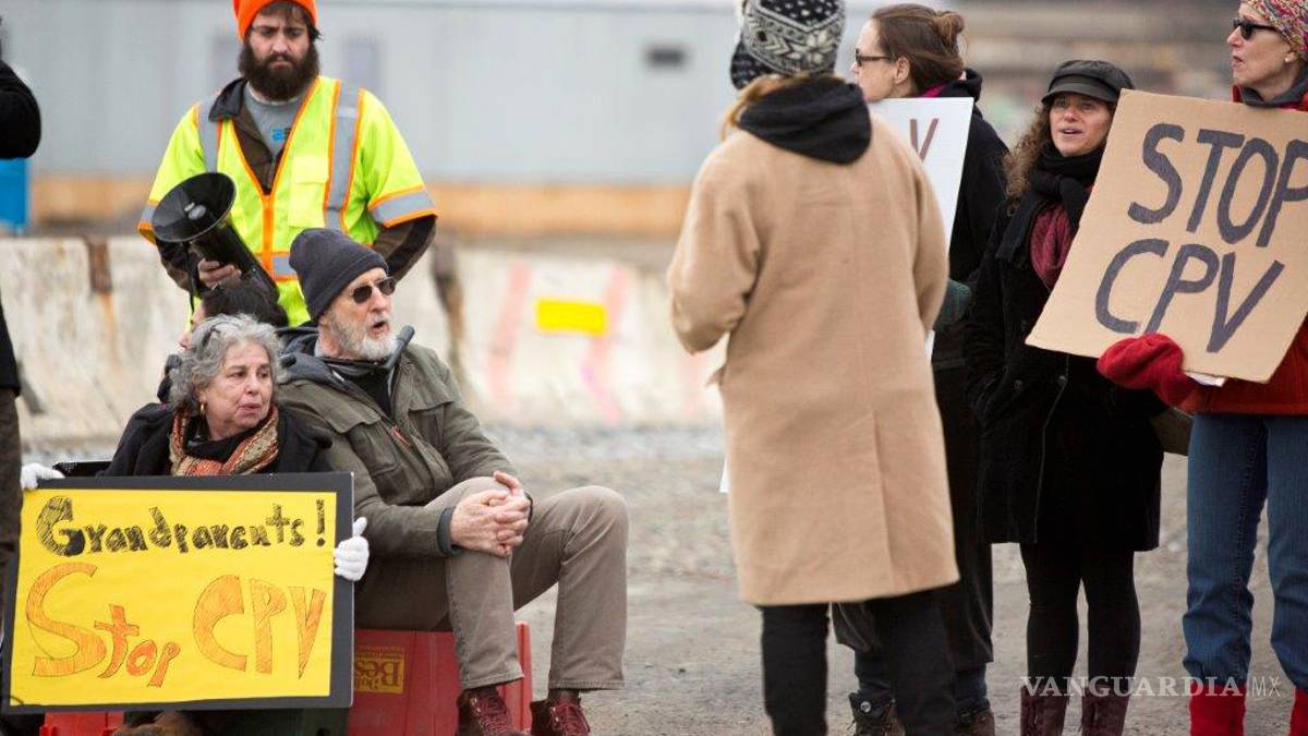 James Cromwell es detenido por alterar el orden público