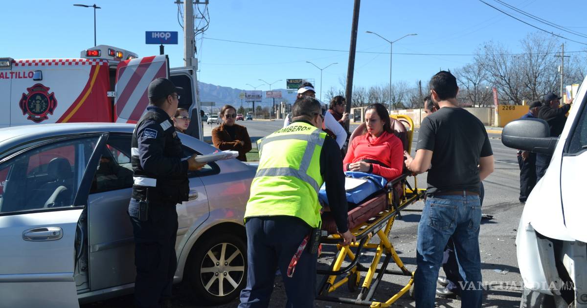 Por ignorar a oficiales, mujer provoca violento choque en calles de ...
