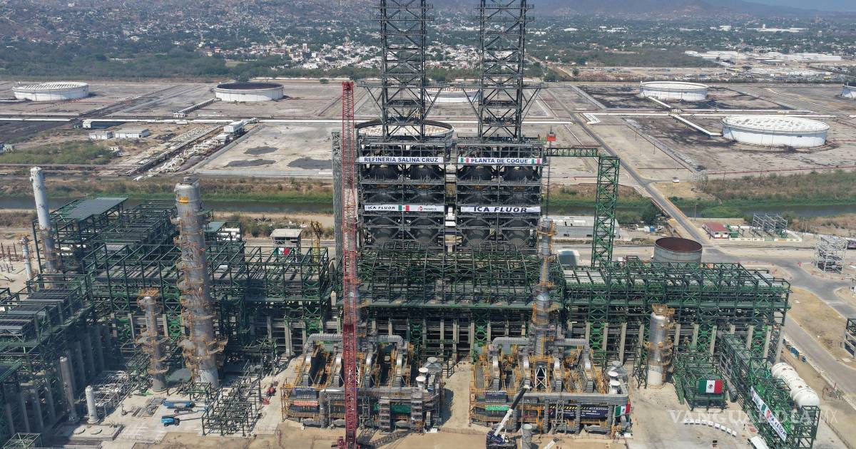 Exigen a Pemex que limpie de combustóleo arroyos y suelos en Salina Cruz, Oaxaca