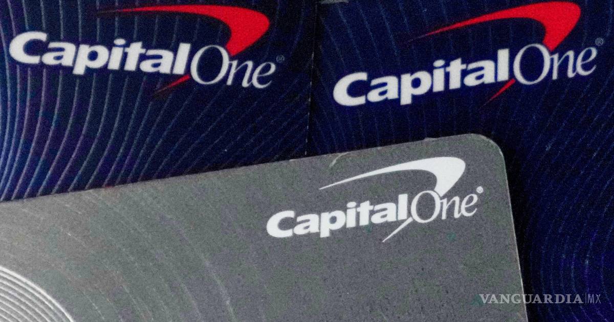 Capital One dice que cerró cuentas bancarias de Trump por posible lavado de dinero