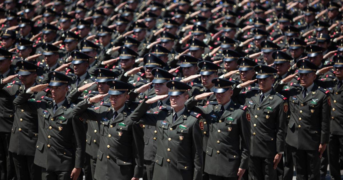 Ascienden y reclasifican a mil 760 militares de distintas ramas del Ejército Mexicano