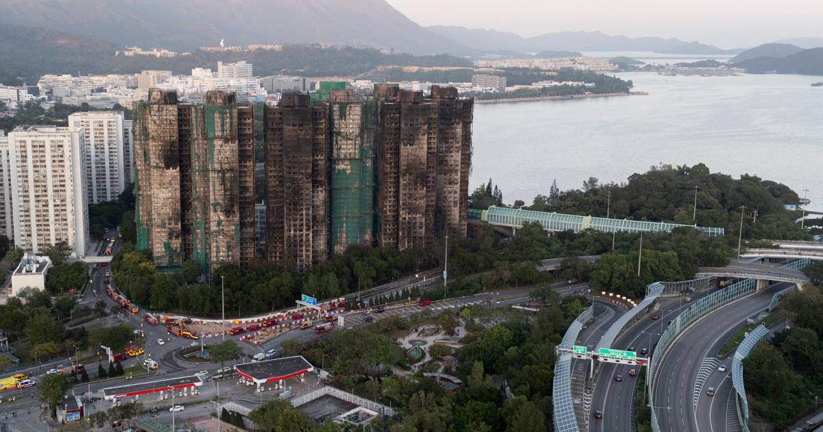 Arrestan a 8 más tras incendio de torres en Hong Kong; prevén que número de víctimas aumente