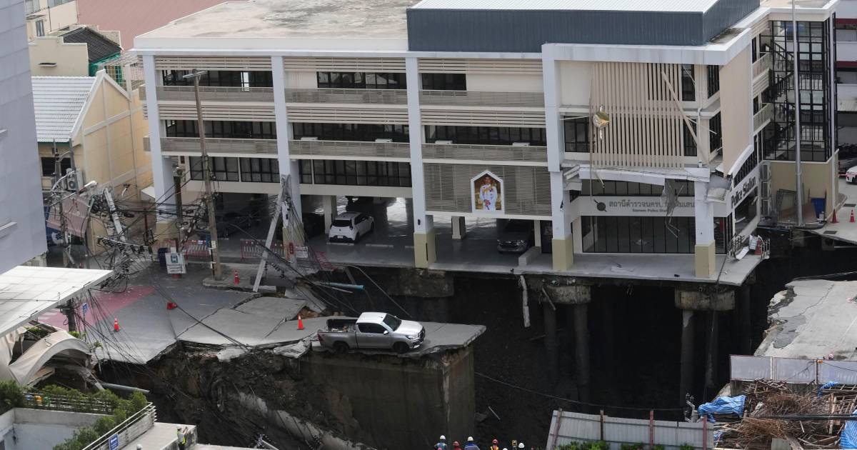 ¡No es México! Sorprende mega socavón frente a hospital en Tailandia