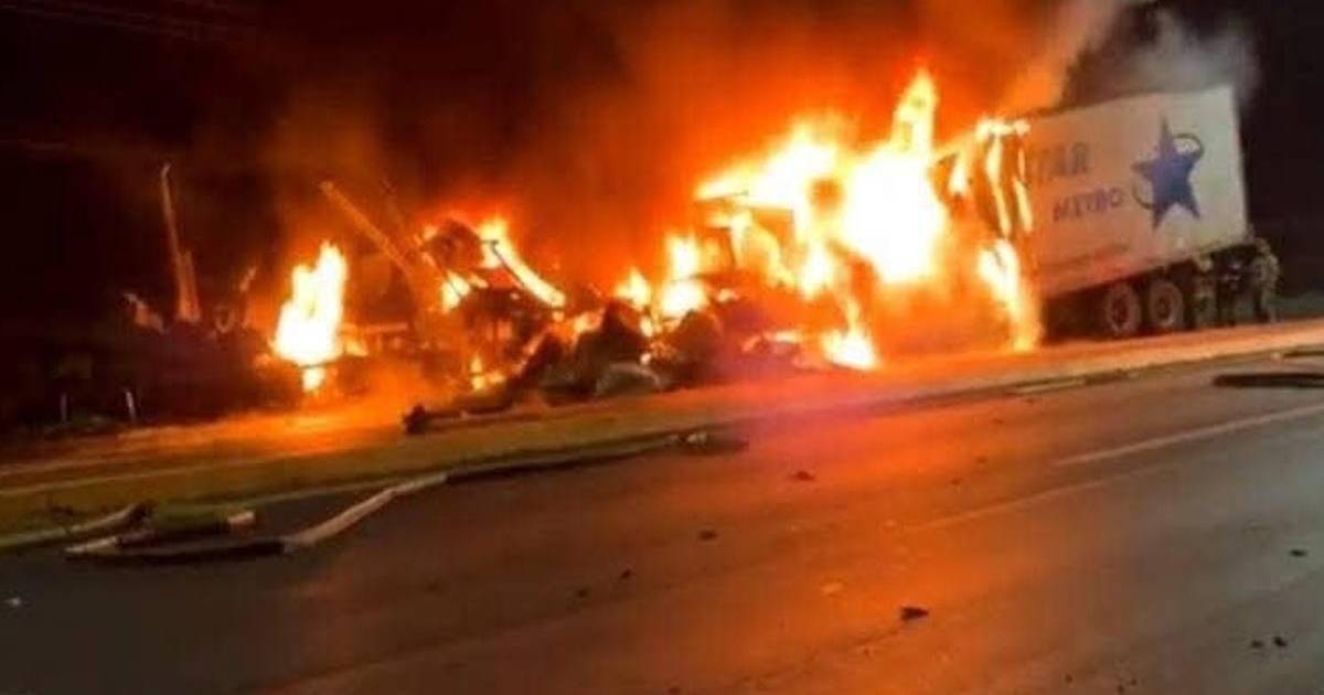 ¡Arde Zacatecas!... balaceras, 70 vehículos incendios y narcobloqueos paralizan varias ciudades (videos)