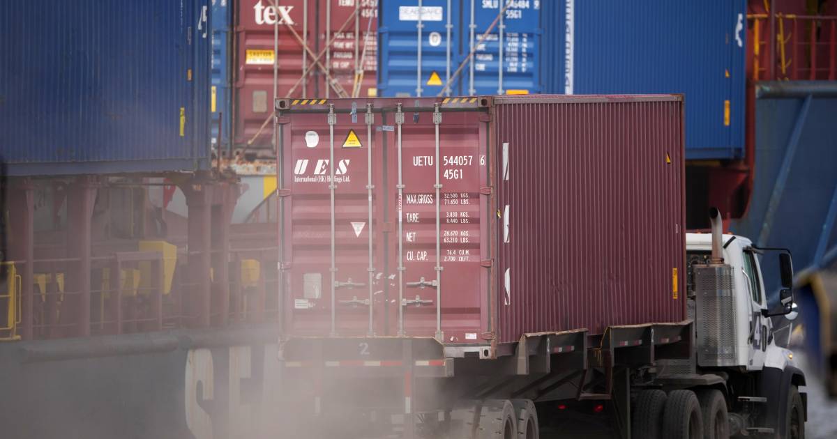 Senado de EU aprueba también anular los aranceles globales impuestos por Trump