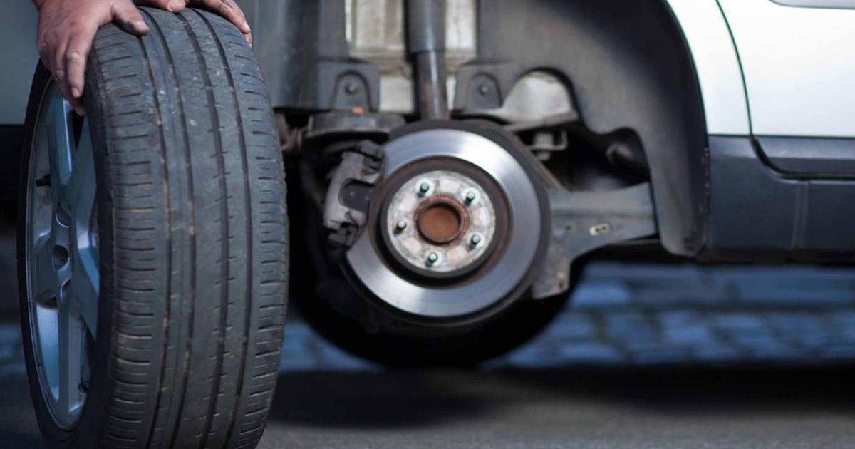 ¿Cambiarás solo 2 llantas de tu auto?... así debes colocarlas para evitar accidentes