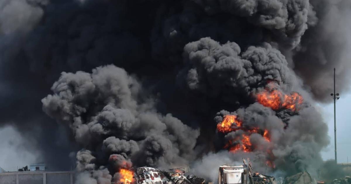 Reportan explosión de pipa con diésel en Los Mochis, Sinaloa; el conductor no sobrevivió