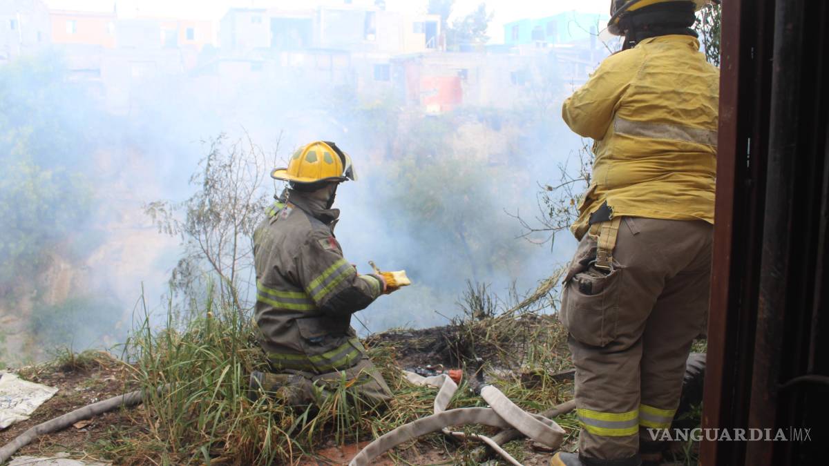 Sujetos provocan incendio y afectan vivienda, en Saltillo