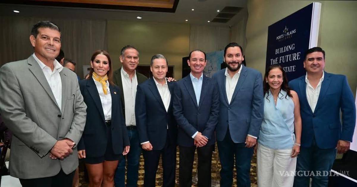 Carlos Villarreal, alcalde de Monclova, firma acuerdo para mejorar corredor Acuña-Torreón