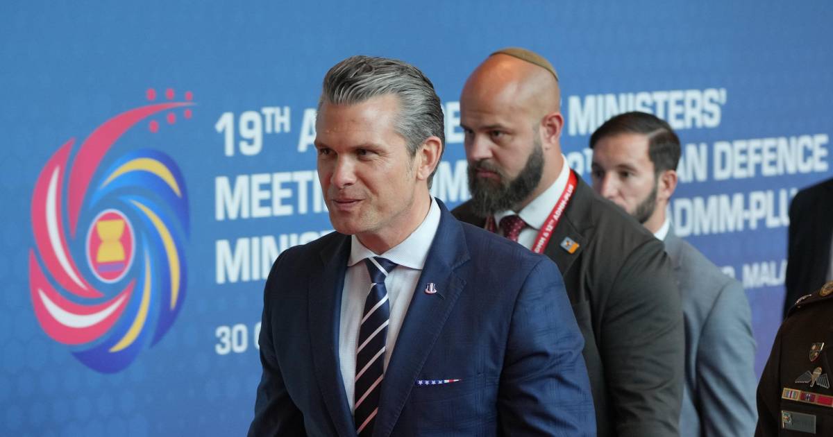 Ante creciente presión sobre Venezuela, practican marines de EU maniobras de desembarco