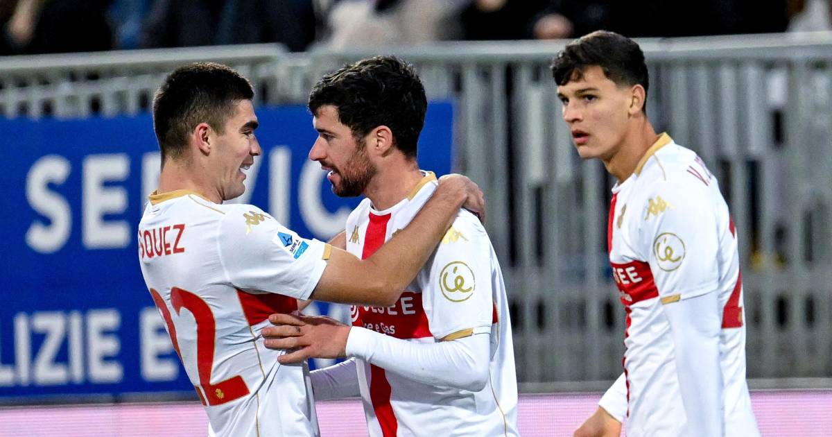 Con la presencia de Johan Vásquez, Cagliari y Genoa empatan 3-3 en duelo vibrante de Serie A